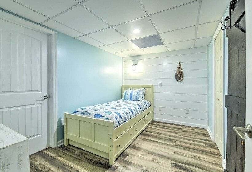 Badin Lake Cabin W/ Dock & 2 Story Boat Slip!