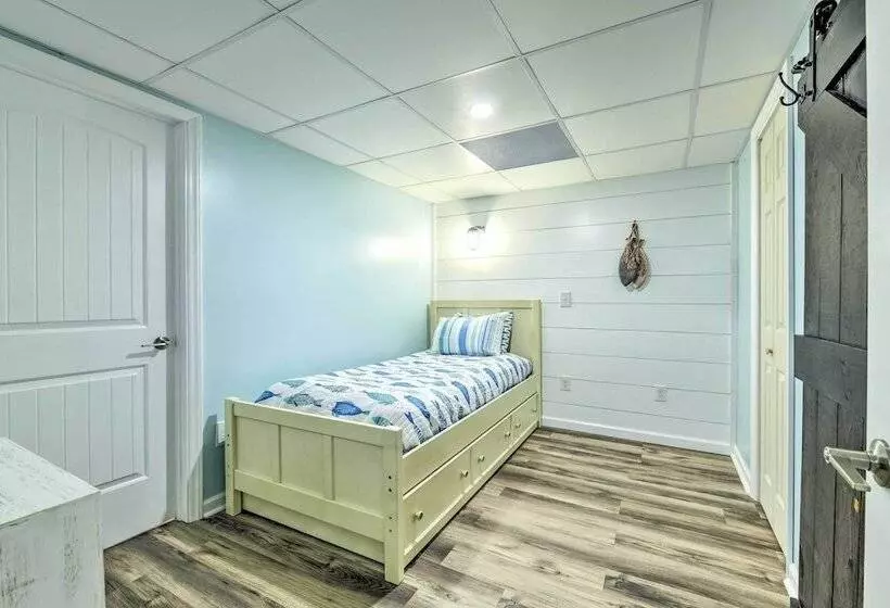 Badin Lake Cabin W/ Dock & 2 Story Boat Slip!