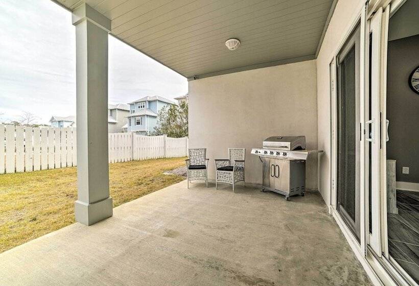 Beach Retreat W/ Rooftop Deck, Walk To Beach!