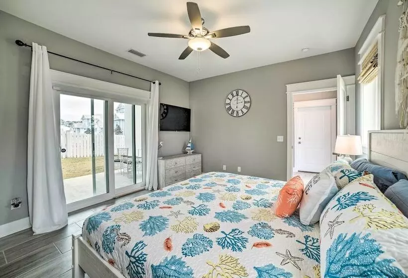 Beach Retreat W/ Rooftop Deck, Walk To Beach!