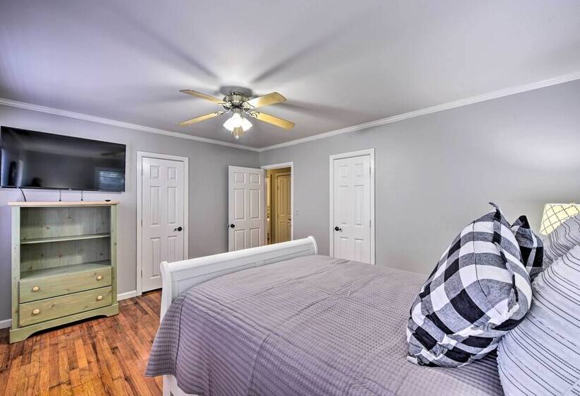 Beaufort Home W/porch, 4 Mi. From Downtown!