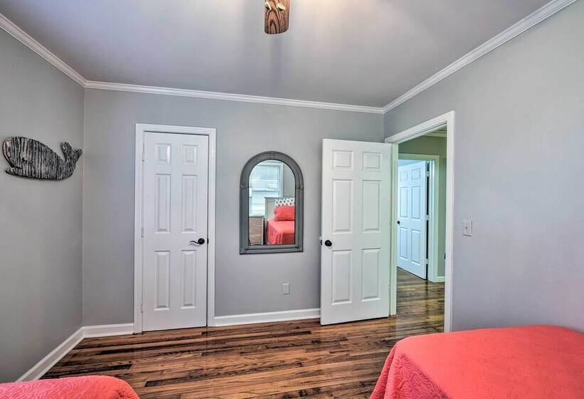 Beaufort Home W/porch, 4 Mi. From Downtown!