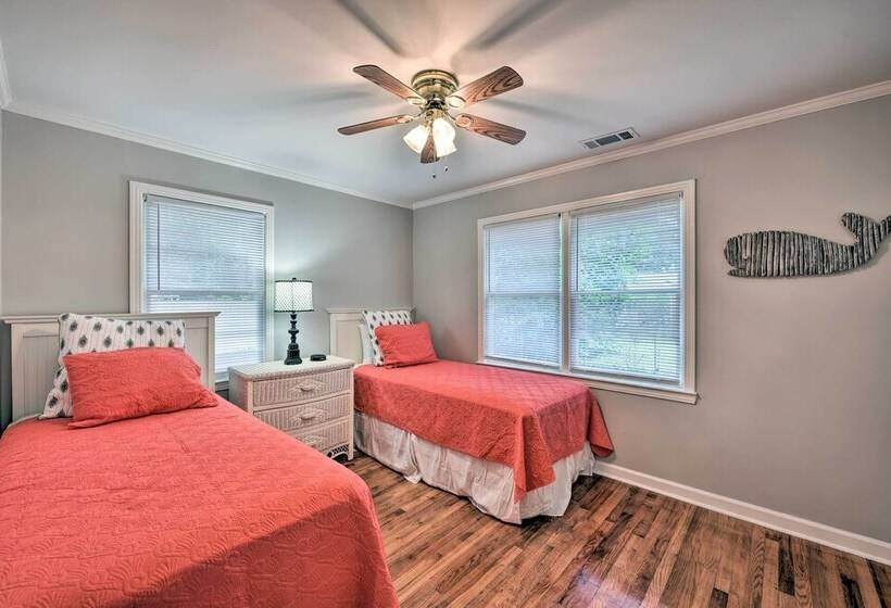 Beaufort Home W/porch, 4 Mi. From Downtown!