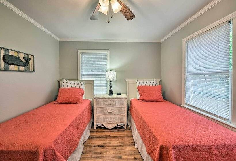 Beaufort Home W/porch, 4 Mi. From Downtown!