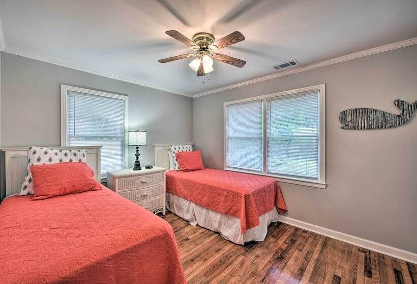 Beaufort Home W/porch, 4 Mi. From Downtown!