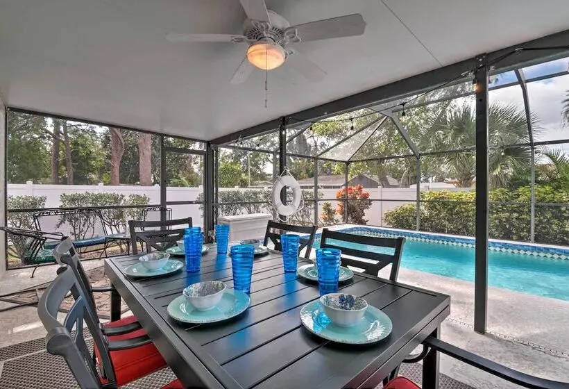 Breezy Sarasota Home W/ Private Pool Near Beach!