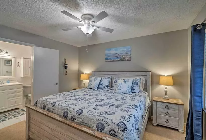 Breezy Sarasota Home W/ Private Pool Near Beach!