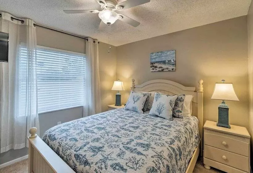 Breezy Sarasota Home W/ Private Pool Near Beach!