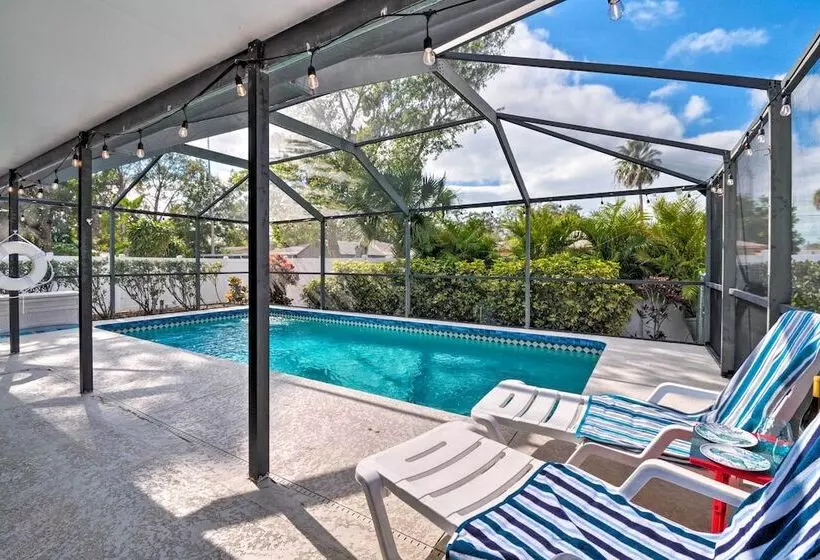 Breezy Sarasota Home W/ Private Pool Near Beach!