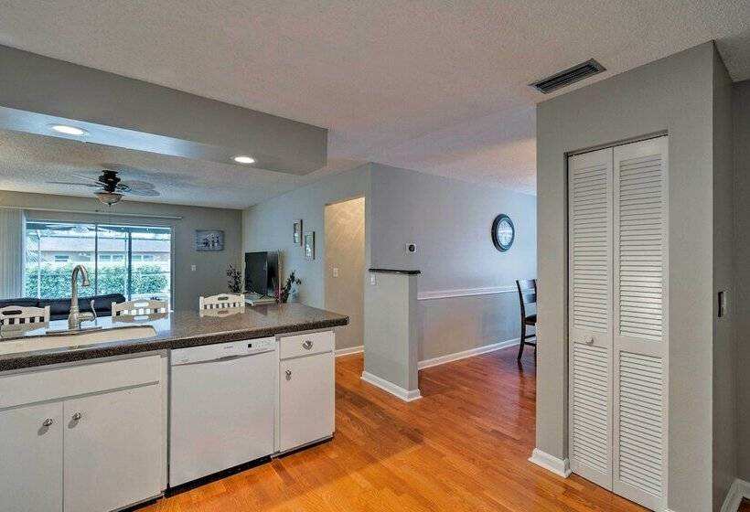 Breezy Sarasota Home W/ Private Pool Near Beach!