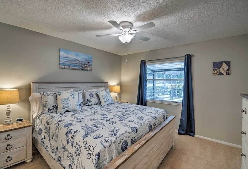 Breezy Sarasota Home W/ Private Pool Near Beach!