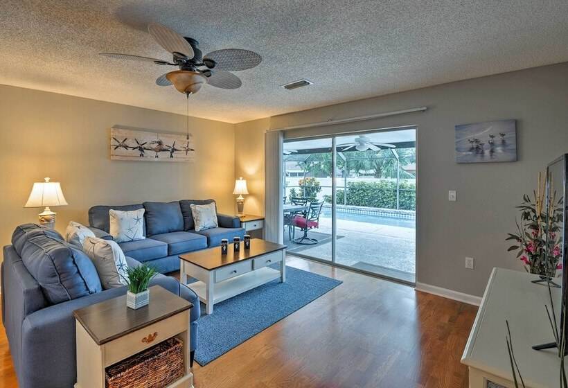 Breezy Sarasota Home W/ Private Pool Near Beach!