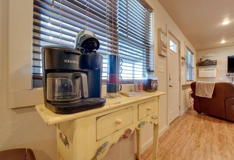 Cabin W/ Pool Access   Walk To Table Rock Lake!