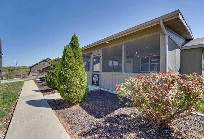 Cabin W/ Pool Access   Walk To Table Rock Lake!