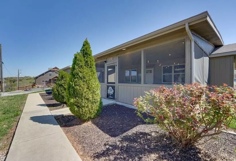 Cabin W/ Pool Access   Walk To Table Rock Lake!