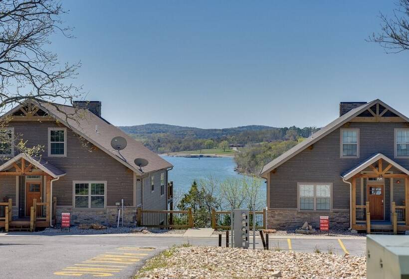 Cabin W/ Pool Access   Walk To Table Rock Lake!