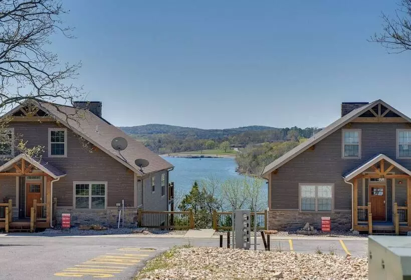 Cabin W/ Pool Access   Walk To Table Rock Lake!