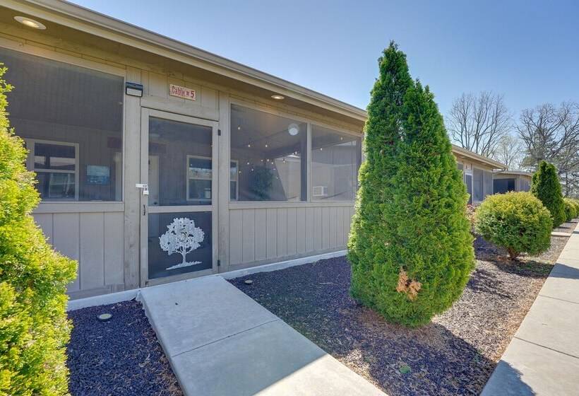 Cabin W/ Pool Access   Walk To Table Rock Lake!