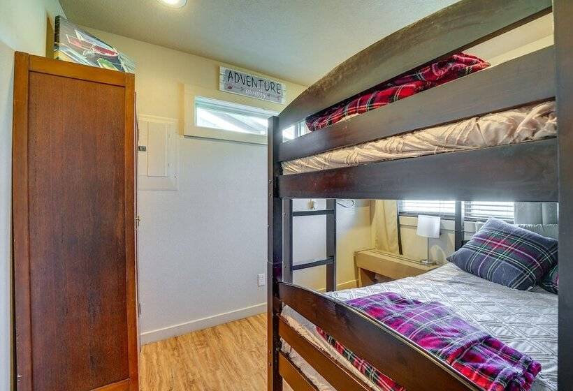 Cabin W/ Pool Access   Walk To Table Rock Lake!