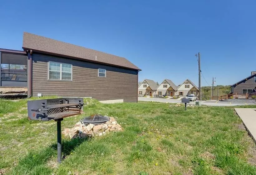 Cabin W/ Pool Access   Walk To Table Rock Lake!