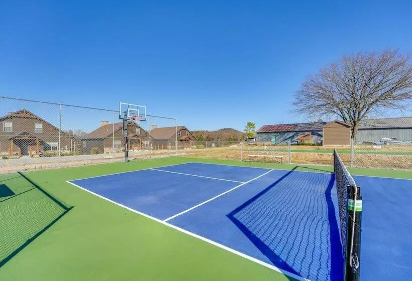 Cabin W/ Pool Access   Walk To Table Rock Lake!