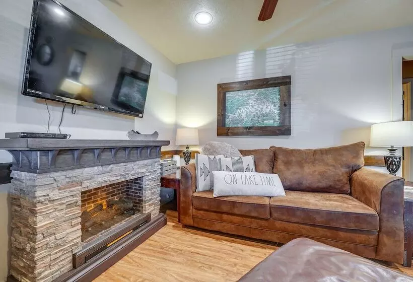 Cabin W/ Pool Access   Walk To Table Rock Lake!