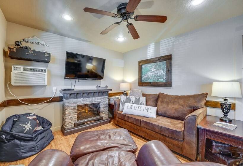 Cabin W/ Pool Access   Walk To Table Rock Lake!