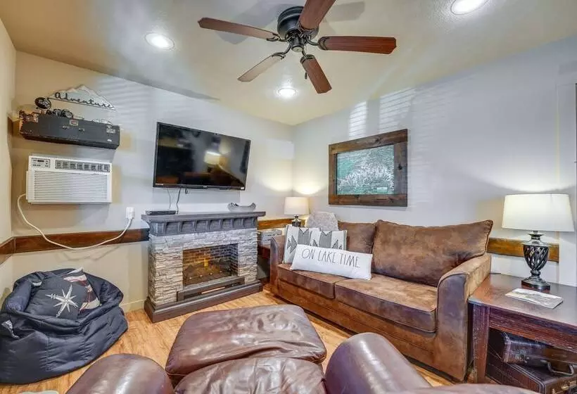 Cabin W/ Pool Access   Walk To Table Rock Lake!