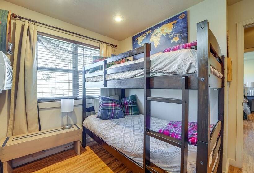 Cabin W/ Pool Access   Walk To Table Rock Lake!