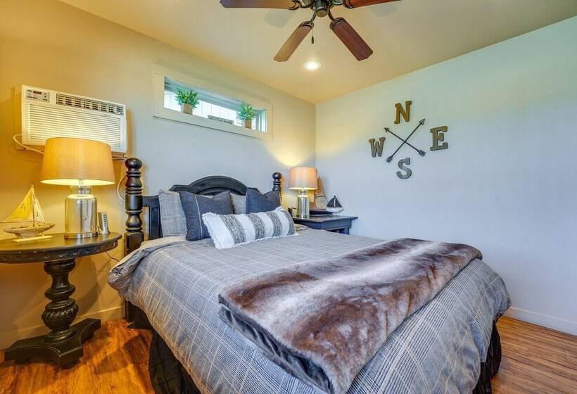 Cabin W/ Pool Access   Walk To Table Rock Lake!