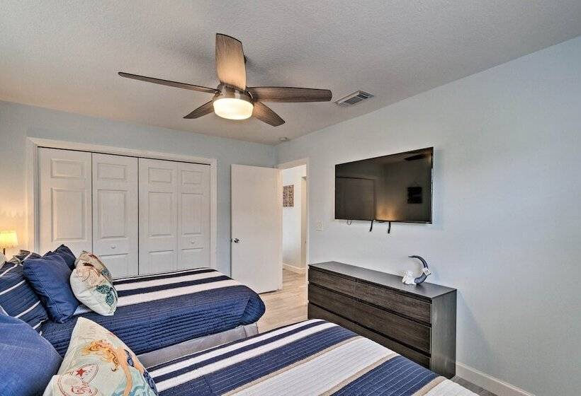 Canalfront Bradenton Home W/ Dock & Pool!