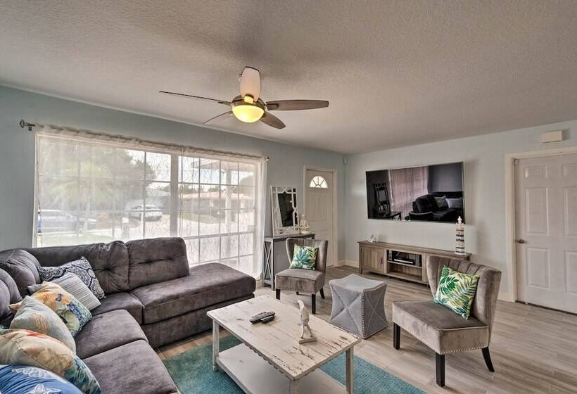 Canalfront Bradenton Home W/ Dock & Pool!