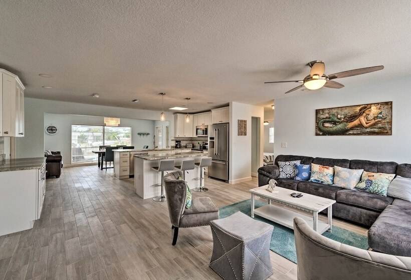 Canalfront Bradenton Home W/ Dock & Pool!