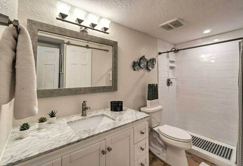 Canalfront Home W/ Kayaks, Pool & On Site Fishing!