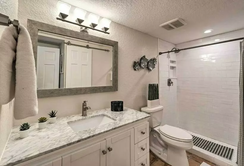 Canalfront Home W/ Kayaks, Pool & On Site Fishing!