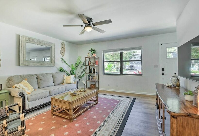 Central Gulfport Home < 1 Mi To The Beach!