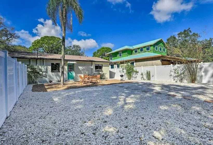 Central Gulfport Home < 1 Mi To The Beach!