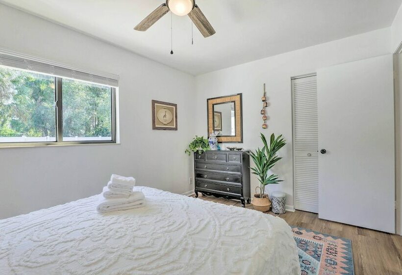 Central Gulfport Home < 1 Mi To The Beach!