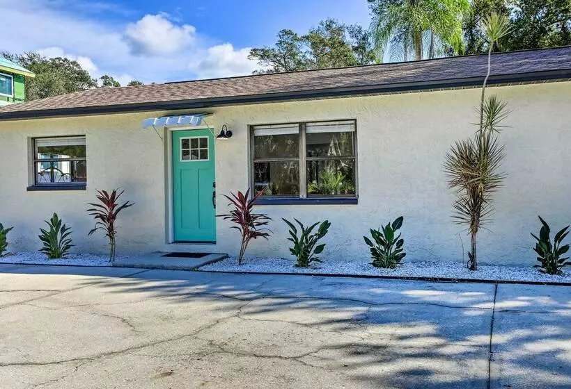 Central Gulfport Home < 1 Mi To The Beach!
