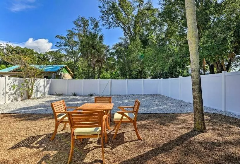 Central Gulfport Home < 1 Mi To The Beach!