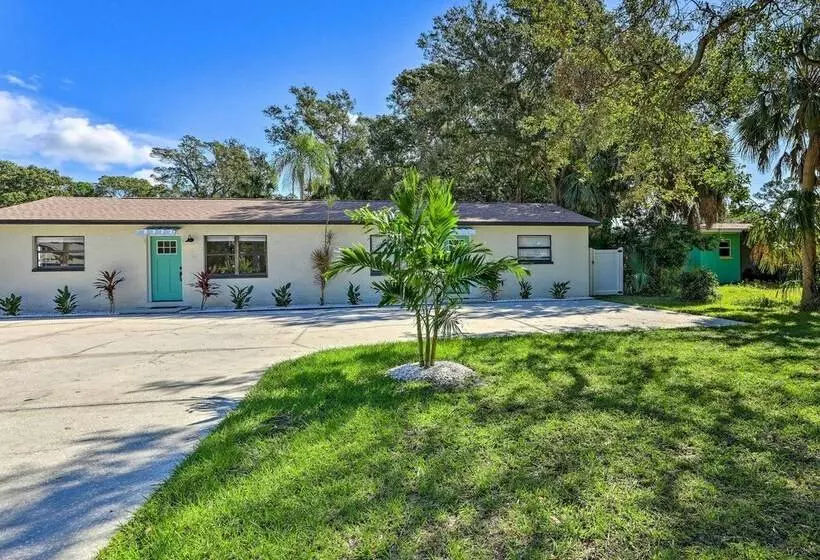 Central Gulfport Home < 1 Mi To The Beach!