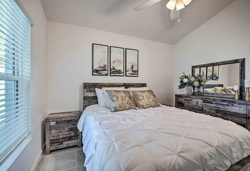 Home In The Villages: Golf Cart & Amenity Access