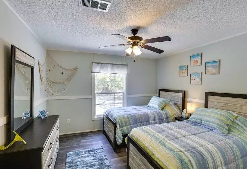 Charming Perry Home ~ 2 Mi To The Gulf!