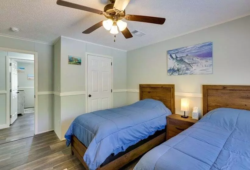 Charming Perry Home ~ 2 Mi To The Gulf!