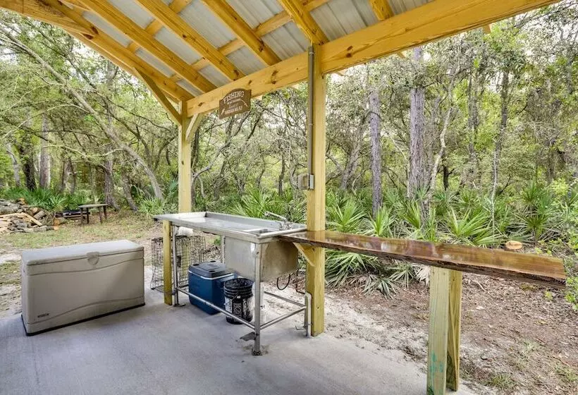 Charming Perry Home ~ 2 Mi To The Gulf!