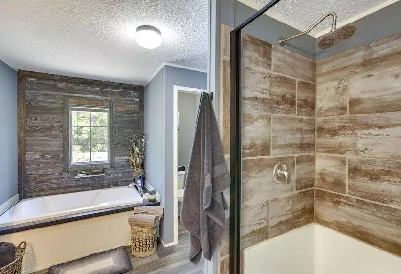 Charming Perry Home ~ 2 Mi To The Gulf!