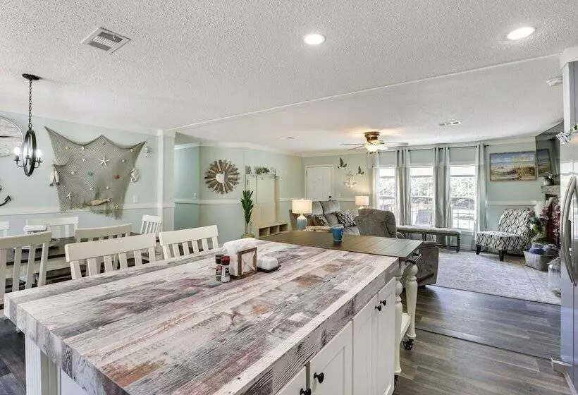 Charming Perry Home ~ 2 Mi To The Gulf!