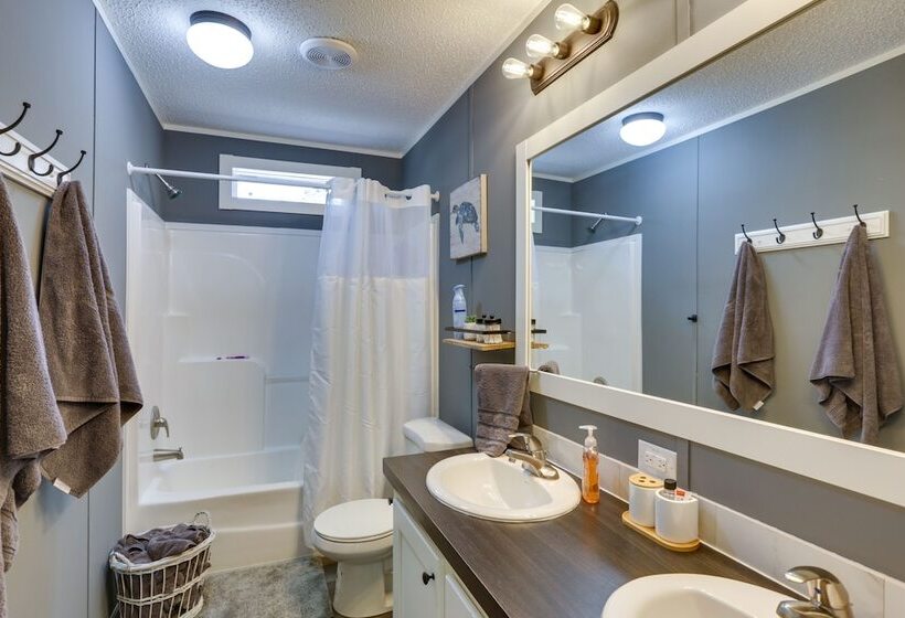 Charming Perry Home ~ 2 Mi To The Gulf!