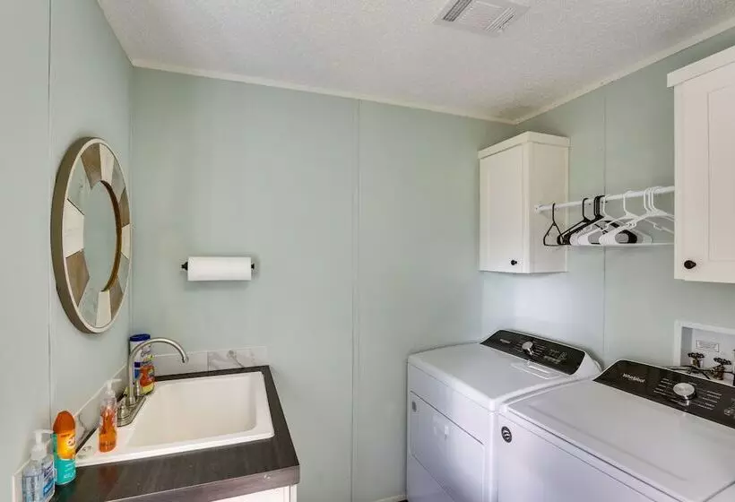 Charming Perry Home ~ 2 Mi To The Gulf!