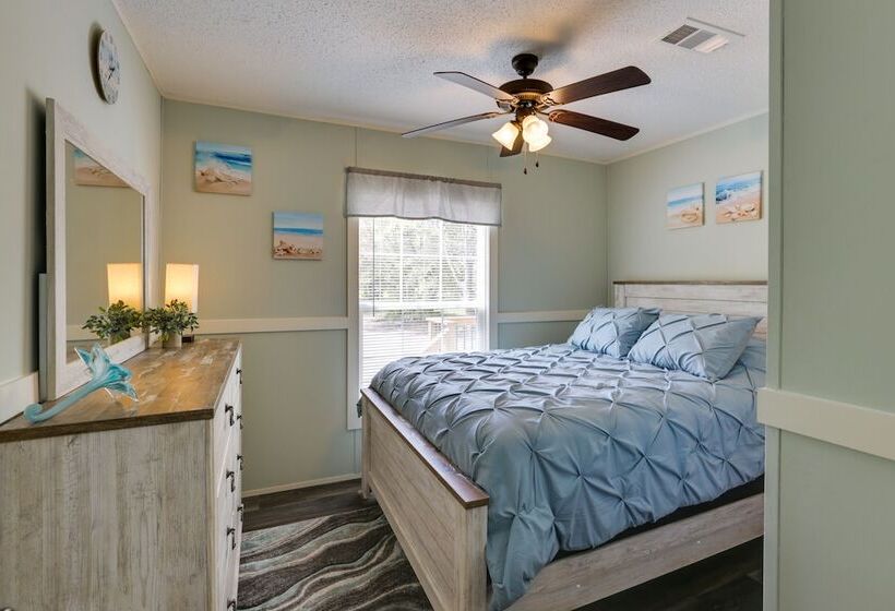 Charming Perry Home ~ 2 Mi To The Gulf!